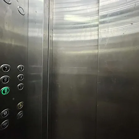 1 Bedroom 818 Apartment