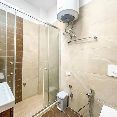 1 Bedroom 818 *
