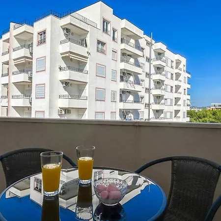 Apartment 1 Bedroom 818 *