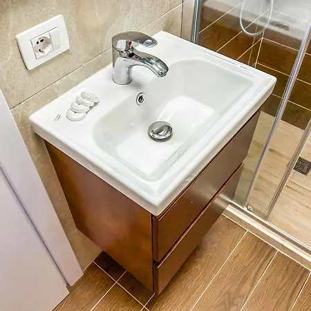 Apartment 1 Bedroom 818