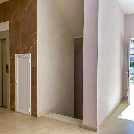 Apartment 1 Bedroom 818
