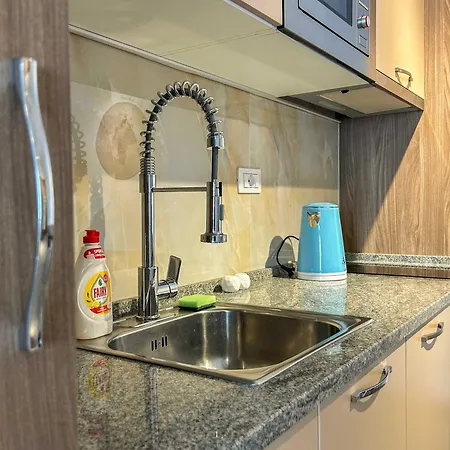 1 Bedroom 818 *
