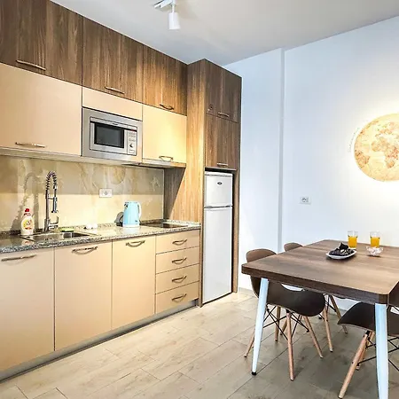 1 Bedroom 818 *