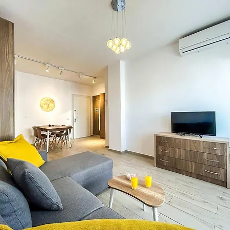 1 Bedroom 818