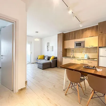 Apartment 1 Bedroom 818