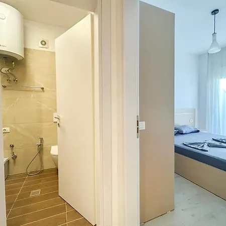 Apartment 1 Bedroom 818