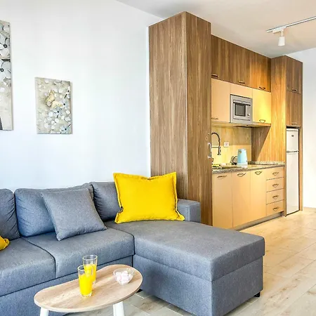 1 Bedroom 818 Apartment